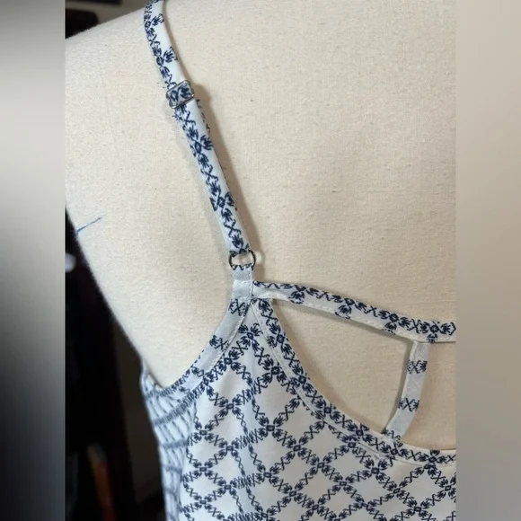 Skies Are Blue Tank Size L - Picture 7 of 7